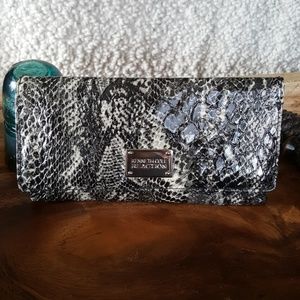 Clutch wallet